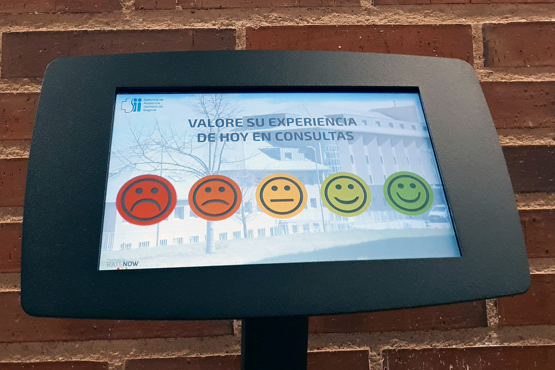 Pantalla de un terminal del sistema de captación de la opinión de los usuarios de Consultas Externas. /EA