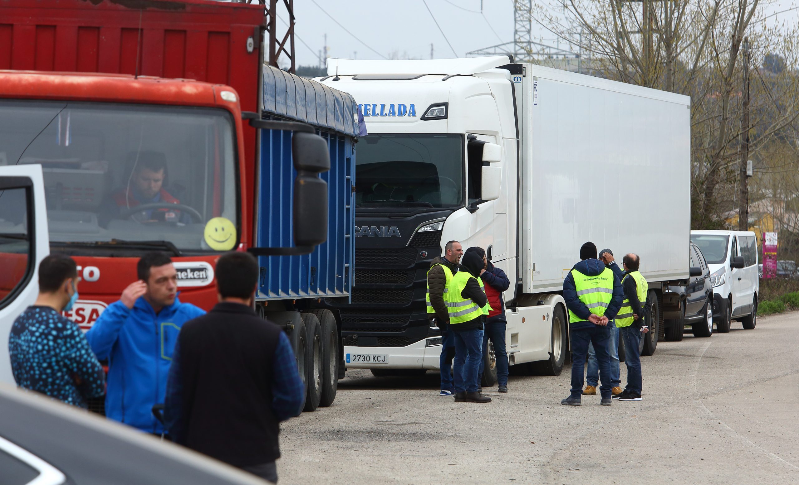 Camiones retenidos por los piquetes. / ICAL - CÉSAR SÁNCHEZ