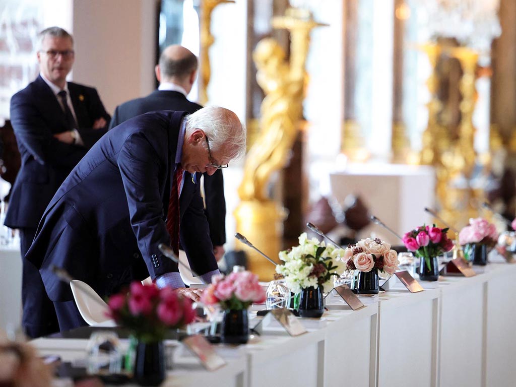 El alto representante de la Unión Europea para Asuntos Exteriores, Josep Borrell, en la cumbre en Versalles. / EFE