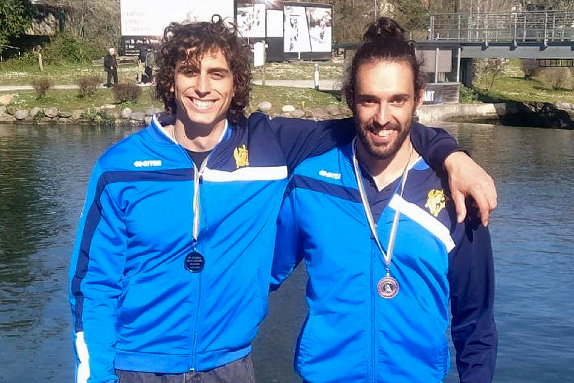 Llorente, izquierda, y Burgos posan con sus medallas. / EL ADELANTADO