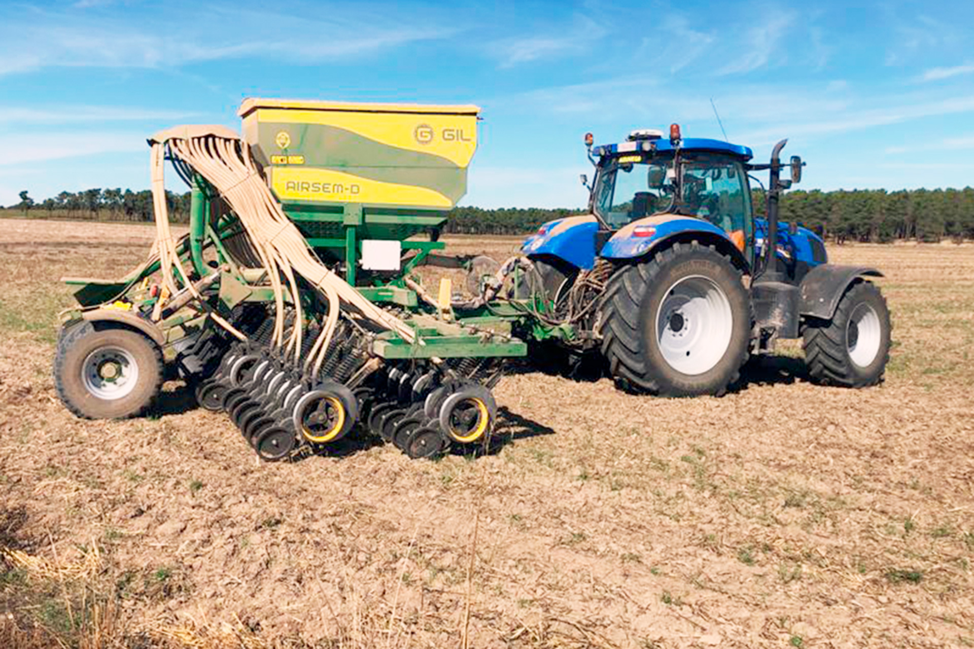 La siembra es una de las labores que conlleva un mayor gasto de carburante. / A. C.