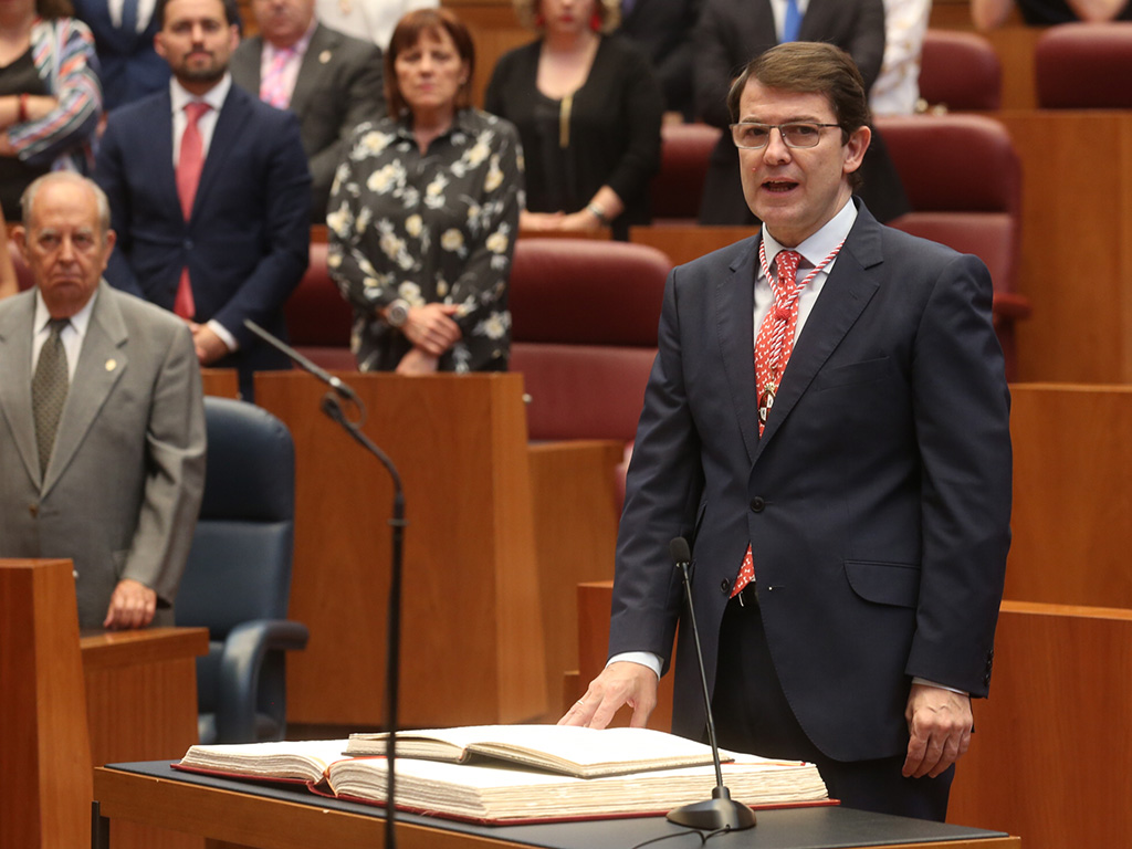 Acto de toma de posesión de Alfonso Fernández Mañueco en 2019