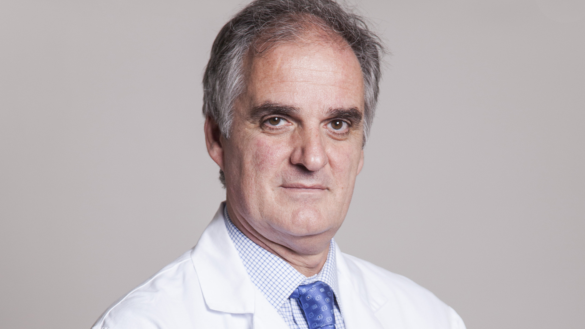 “La cirugía de la mano española ocupa un lugar destacado a nivel mundial” 1 García de Lucas está vinculado con el municipio de Cabezuela. / ICAL