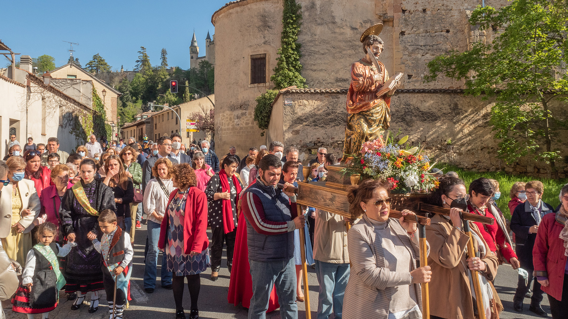 La procesión con la imagen de San Marcos comenzó pasadas las seis de la tarde. / Nerea Llorente