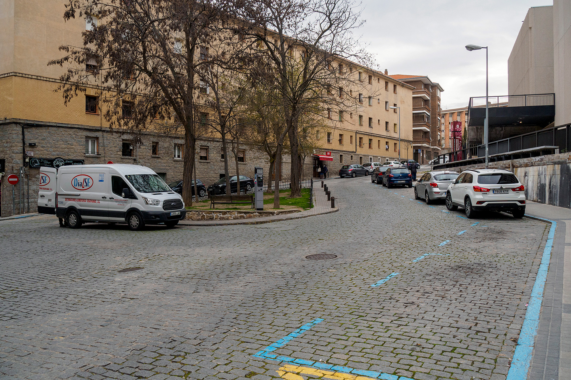 Calle Caño Grande, junto al Campus María Zambrano de la Universidad de Valladolid. / Kamarero
