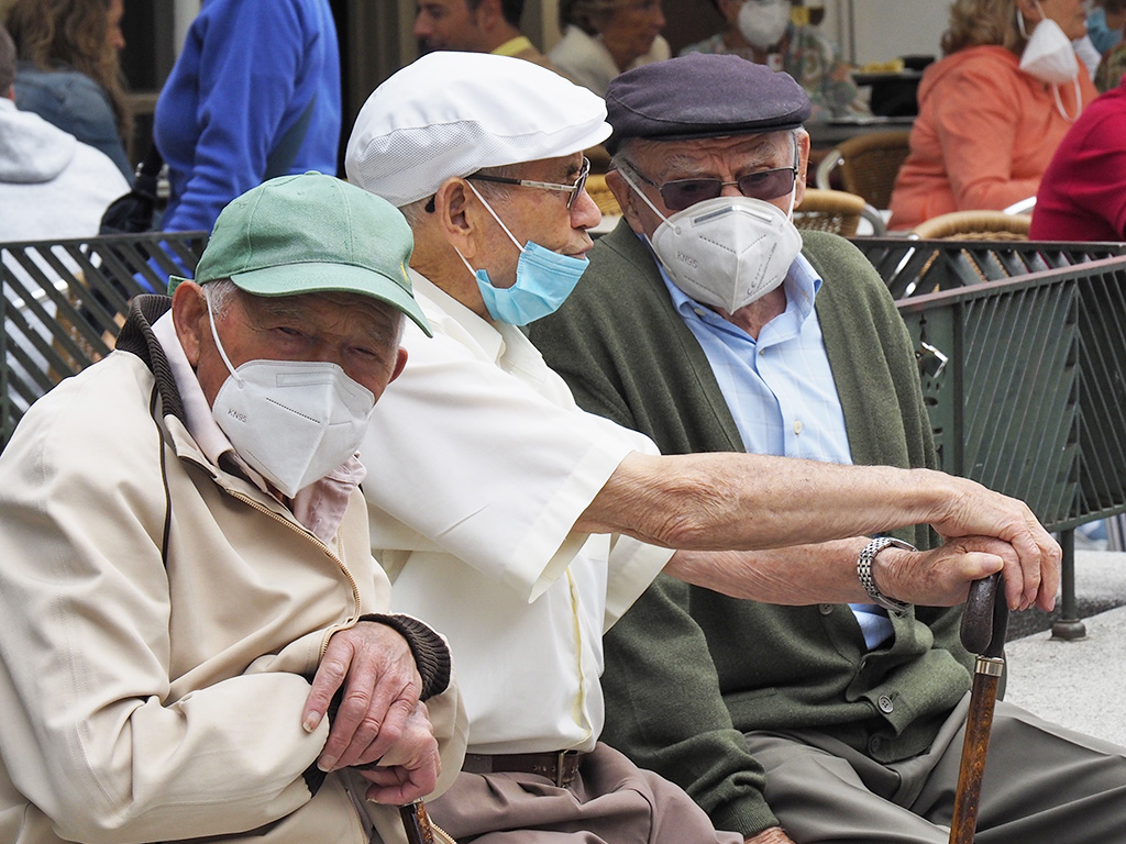 Calle Gente Mascarillas Coronavirus