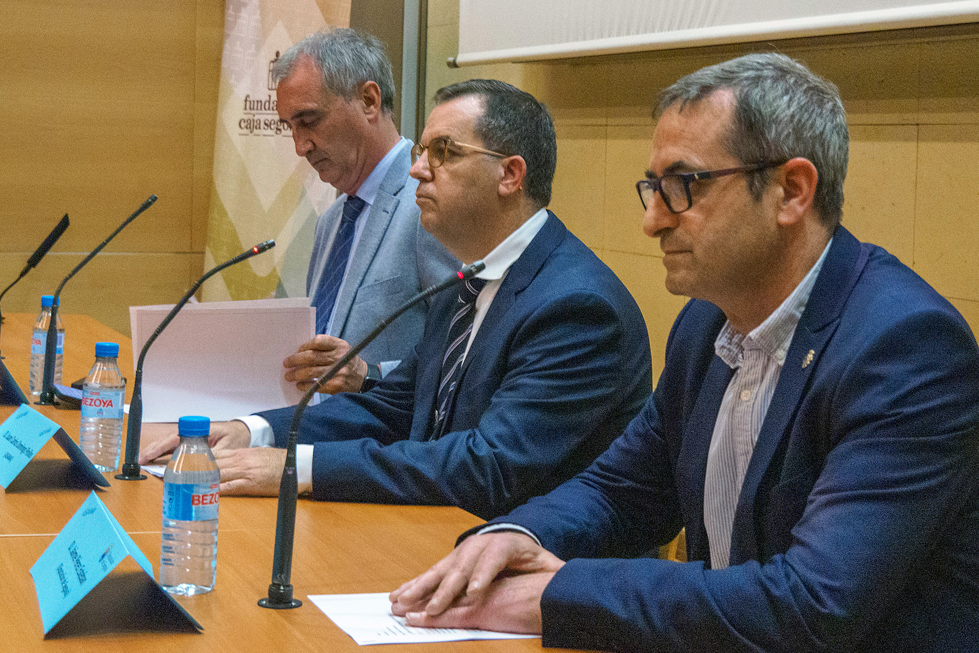 Los ponentes analizaron el posible aumento de los recursos hídricos de la comunidad. / KAMARERO