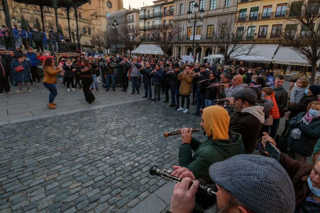 Dia Autismo Dulzaineros Chocolatada Magdalenas Acueducto KAM5763 Dia Autismo Dulzaineros Chocolatada Magdalenas Acueducto KAM5763