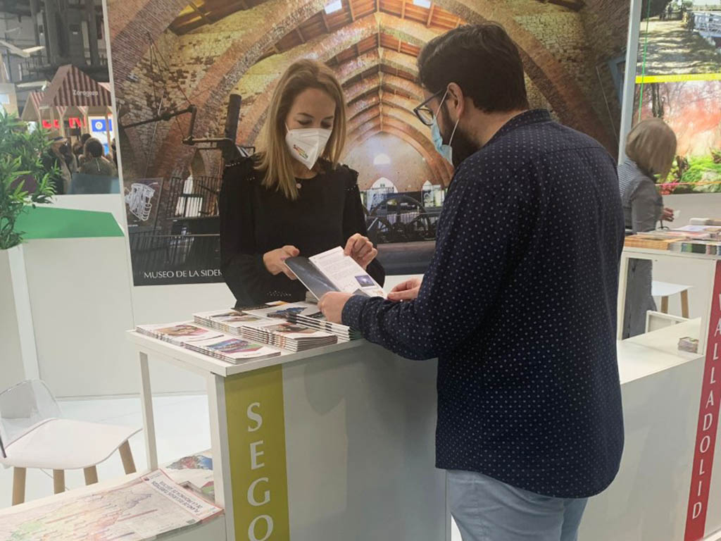 Expositor de Segovia, en la feria 'B-Travel' de Barcelona. / EL ADELANTADO