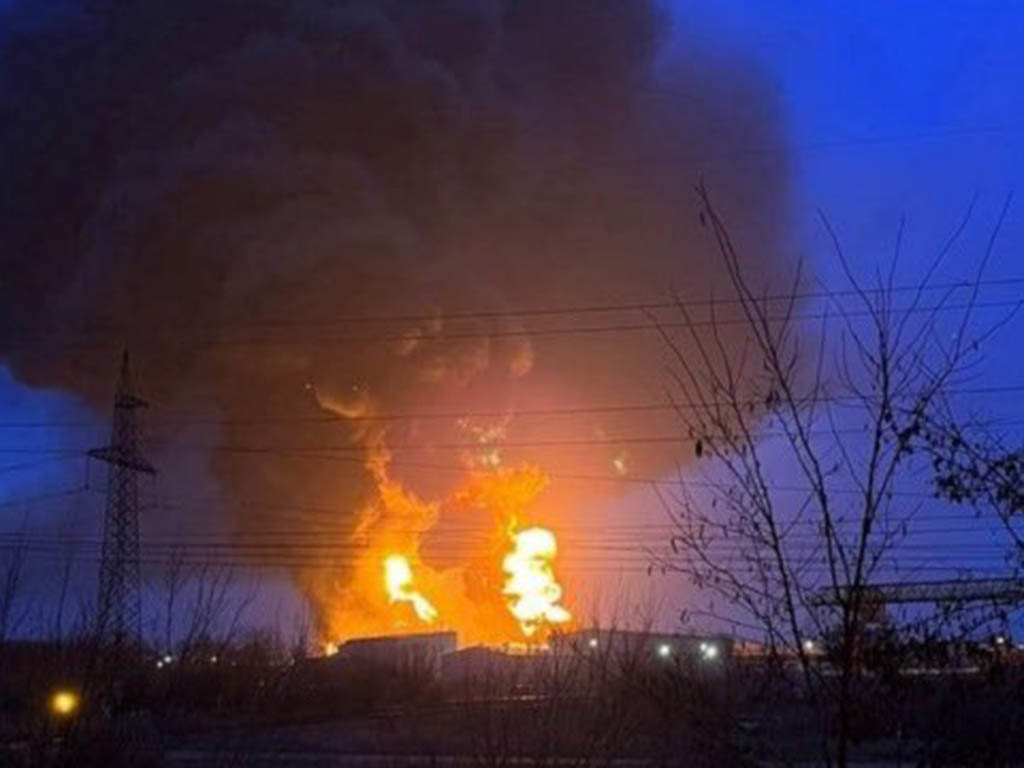Incendio del depósito de combustible en Belgorod (Rusia). / @Jabond07