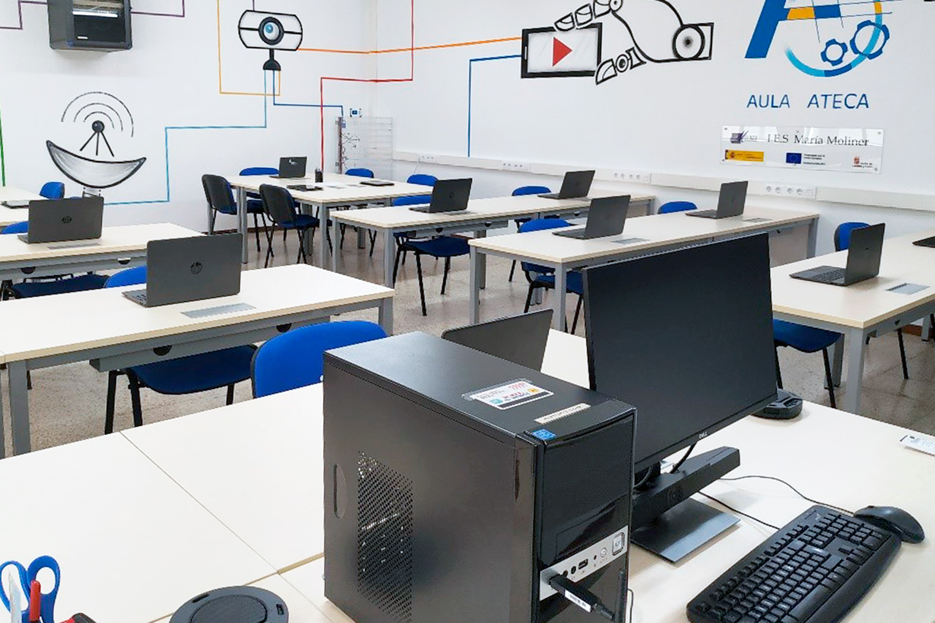 Aula de tecnología aplicada del instituto ‘María Moliner’, que cuenta con varios ciclos de Informática./ E. A.