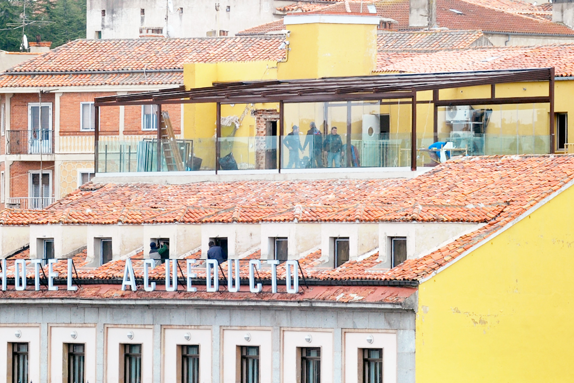 La estructura metálica de la terraza fue objeto de denuncias ciudadanas en marzo de 2015. / Kamarero
