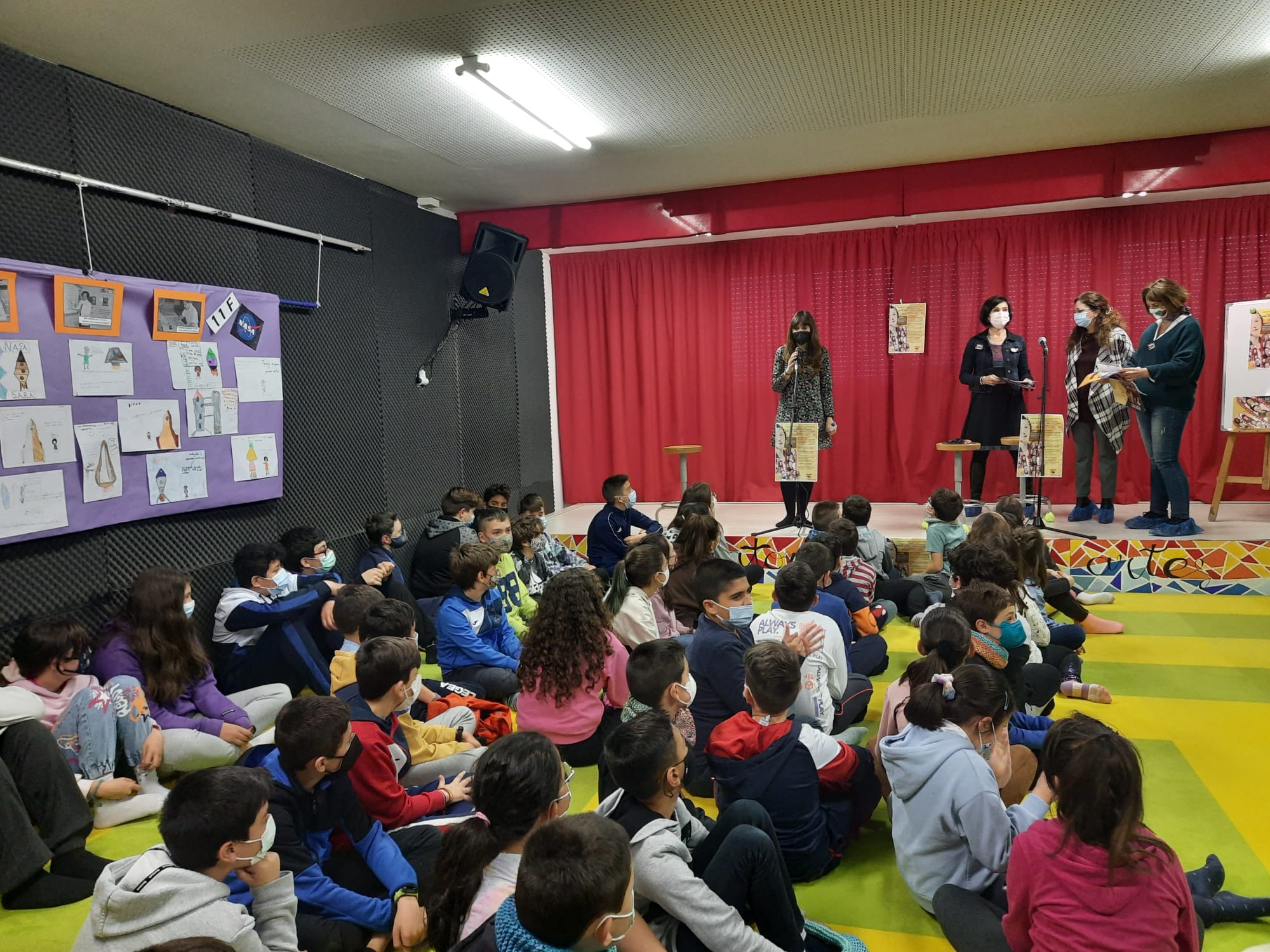 Presentación del calendario en el CEIP San Gil.