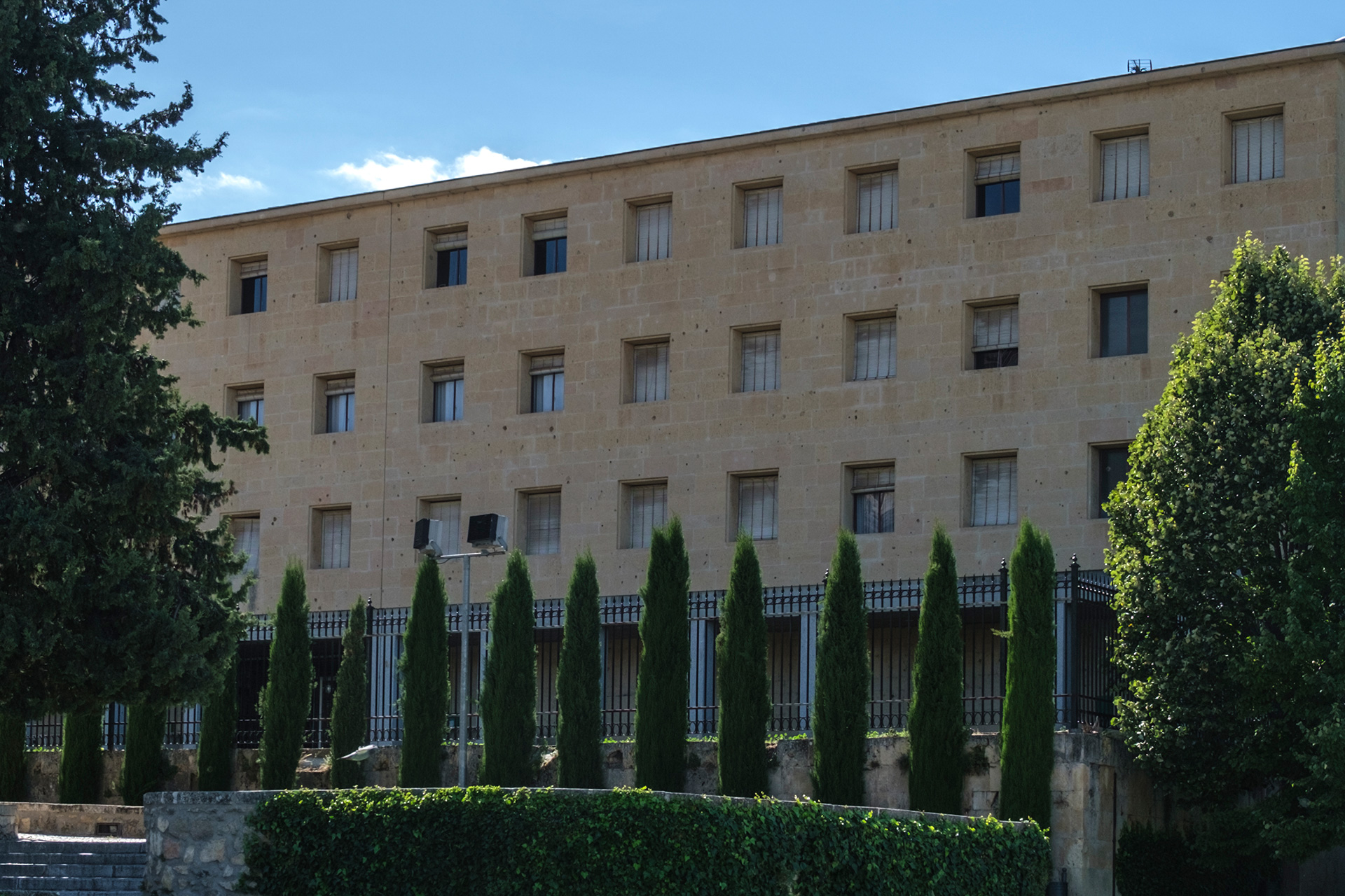 Edificio Vicerrector Santiago Hidalgo, antigua Escuela de Magisterio. / KAMARERO