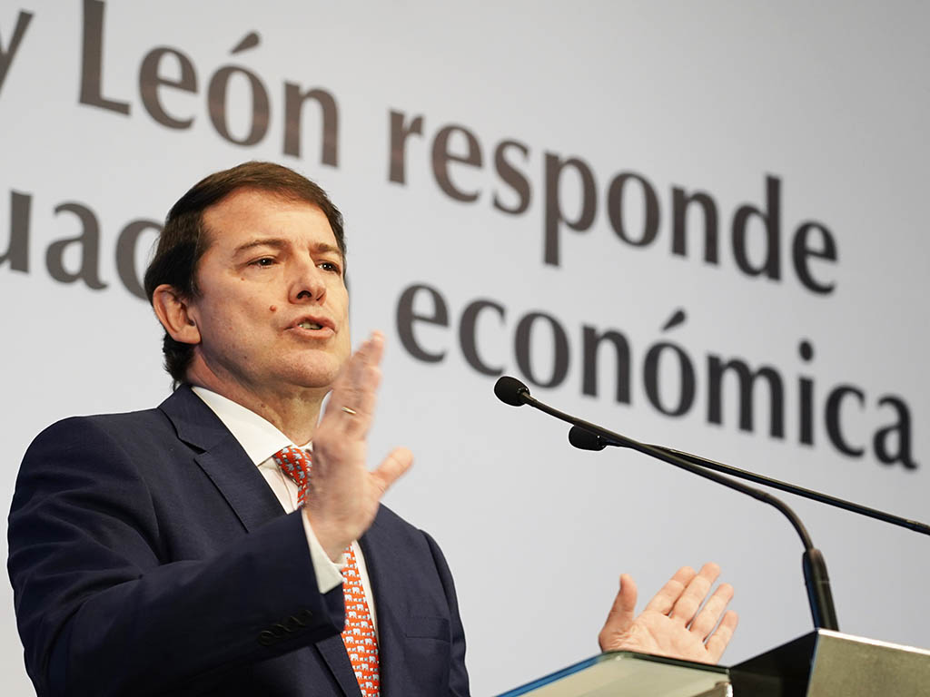 El presidente de la Junta de Castilla y León, Alfonso Fernandez Mañueco, durante la rueda de prensa posterior al Consejo de Gobierno, / ICAL - RUBÉN CACHO