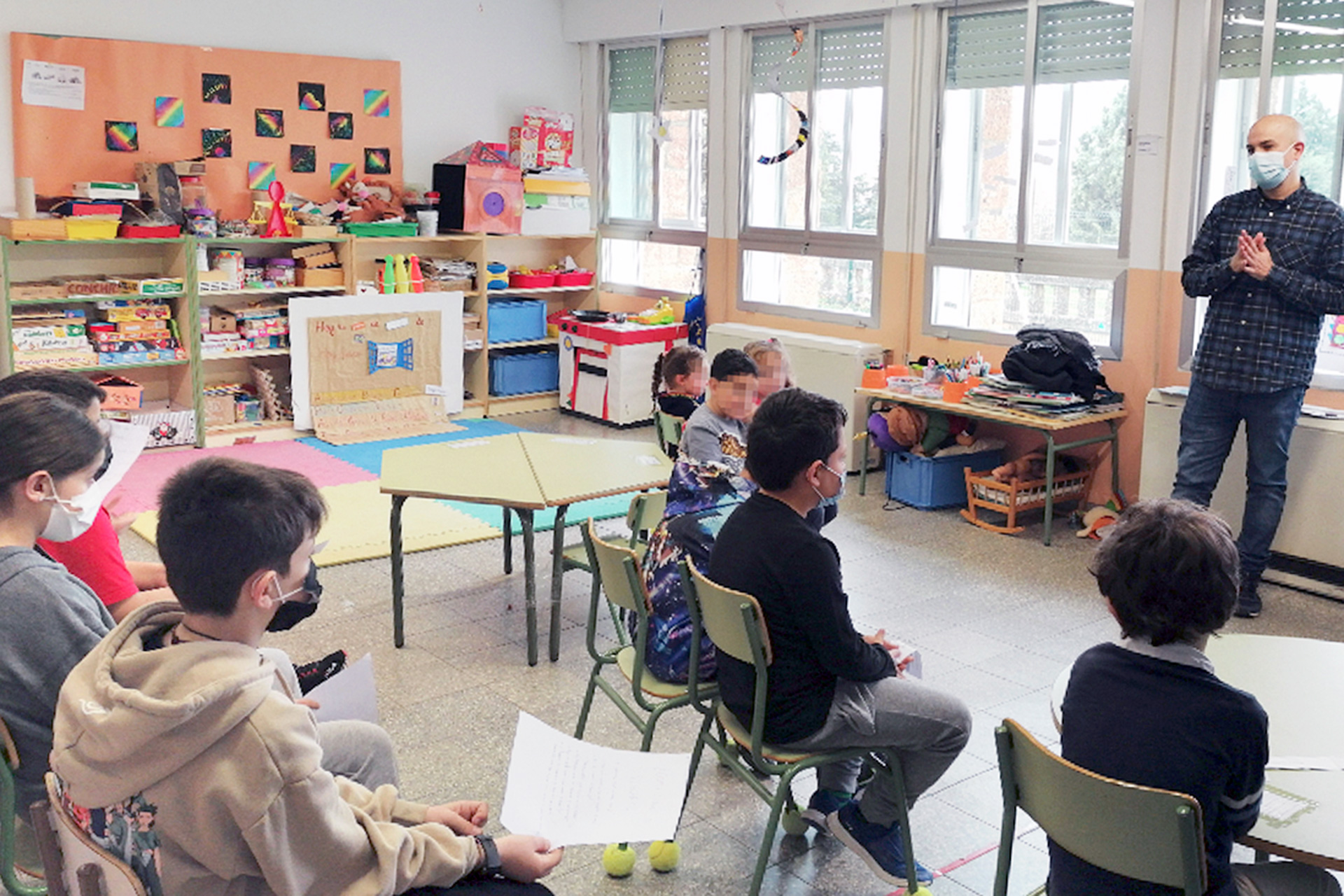 Ángel Galindo, junto a Alicia Sánchez, de Dynamica Sostenible, el viernes pasado en rueda de prensa. / E. A.