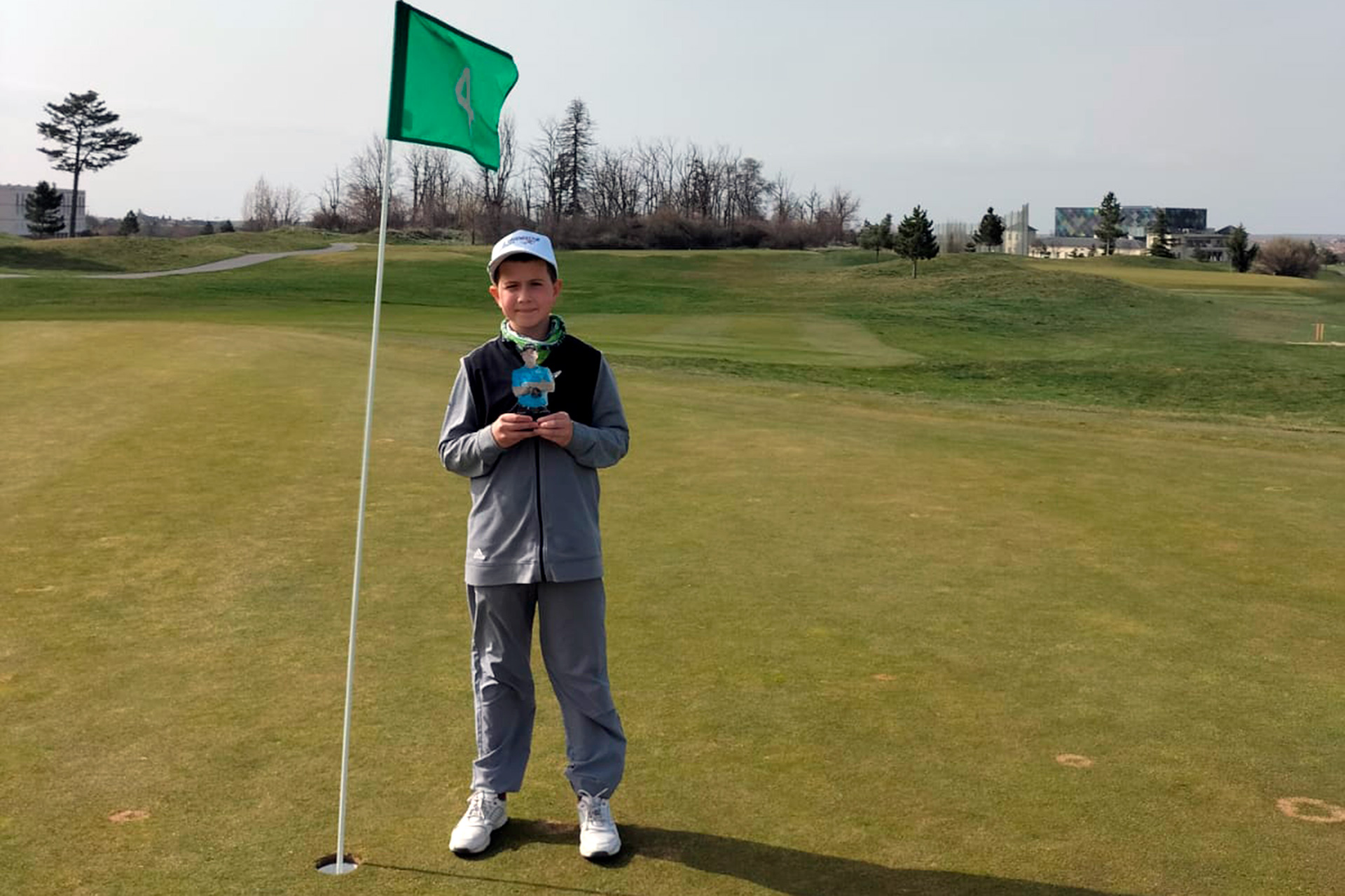 Juan del Barrio, en el hoyo 13 del campo segoviano./ EL ADELANTADO