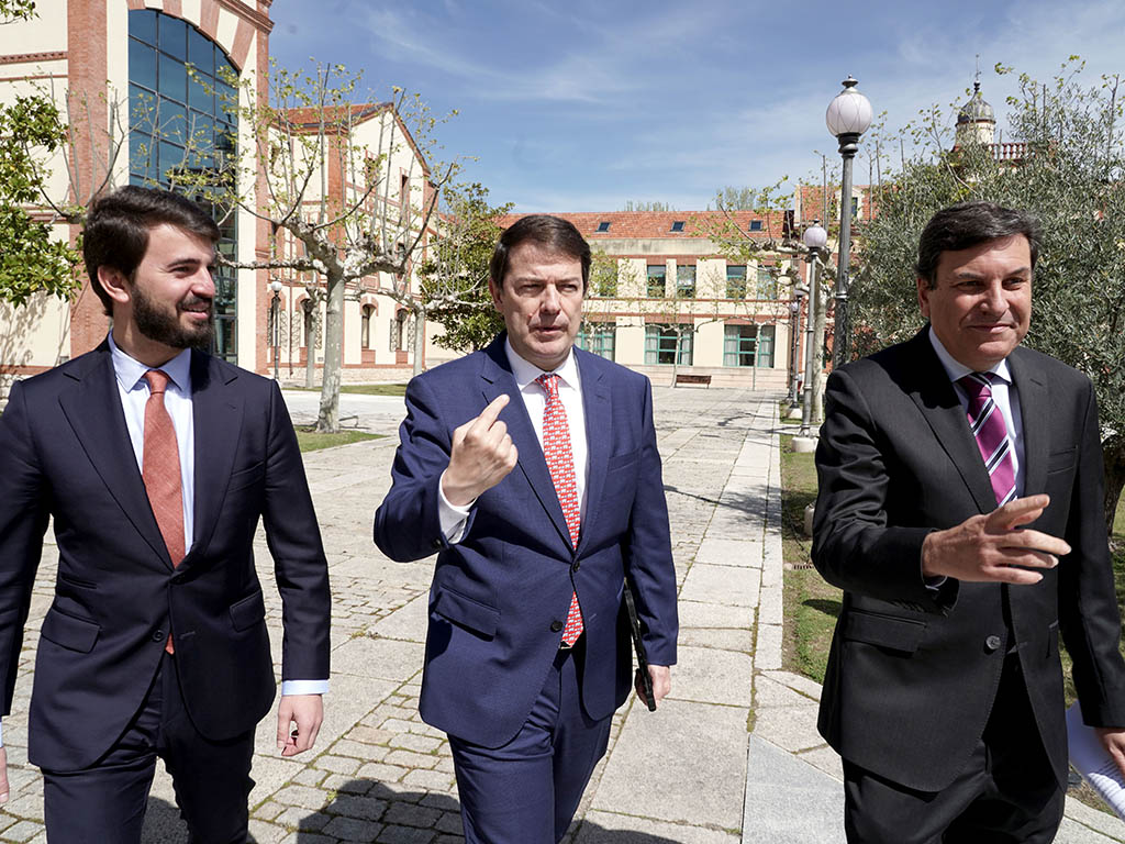 Juan García-Gallardo, Alfonso Fernández Mañueco y Carlos Fernández Carriedo. / ICAL - RUBÉN CACHO