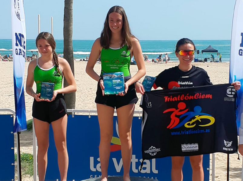 Las dos segovianas, ocupando los dos primeros cajones del podio./ LACERTA