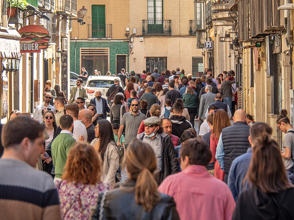 Turistas Segovia Semana Santa