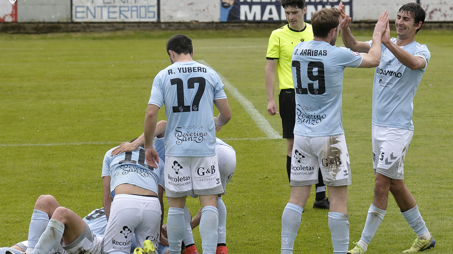 Los jugadores de la Segoviana celebran un gol. / JUAN MARTÍN - GIMNÁSTICA SEGOVIANA