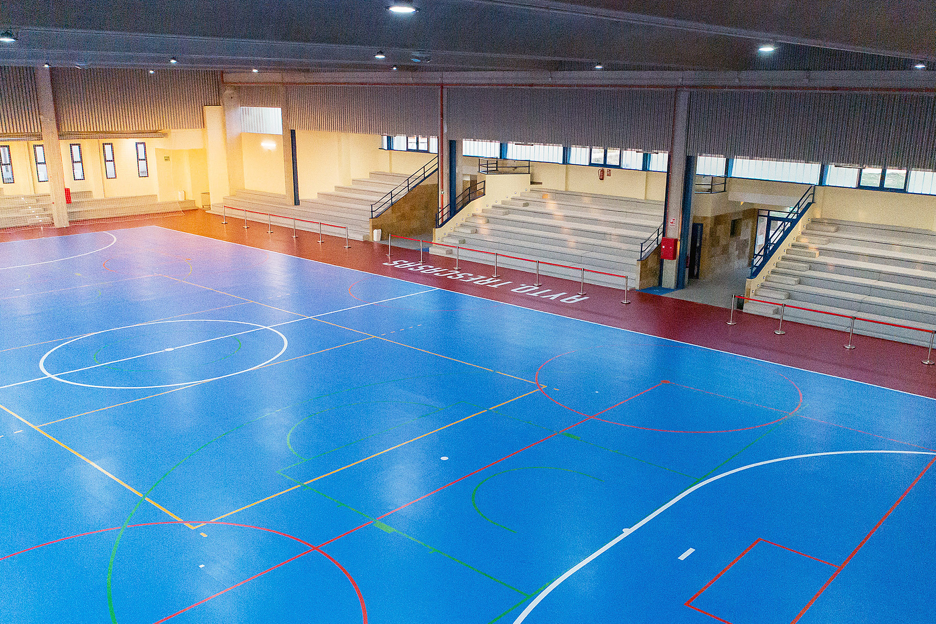 Vista del polideportivo de Trescasas. /E.A.