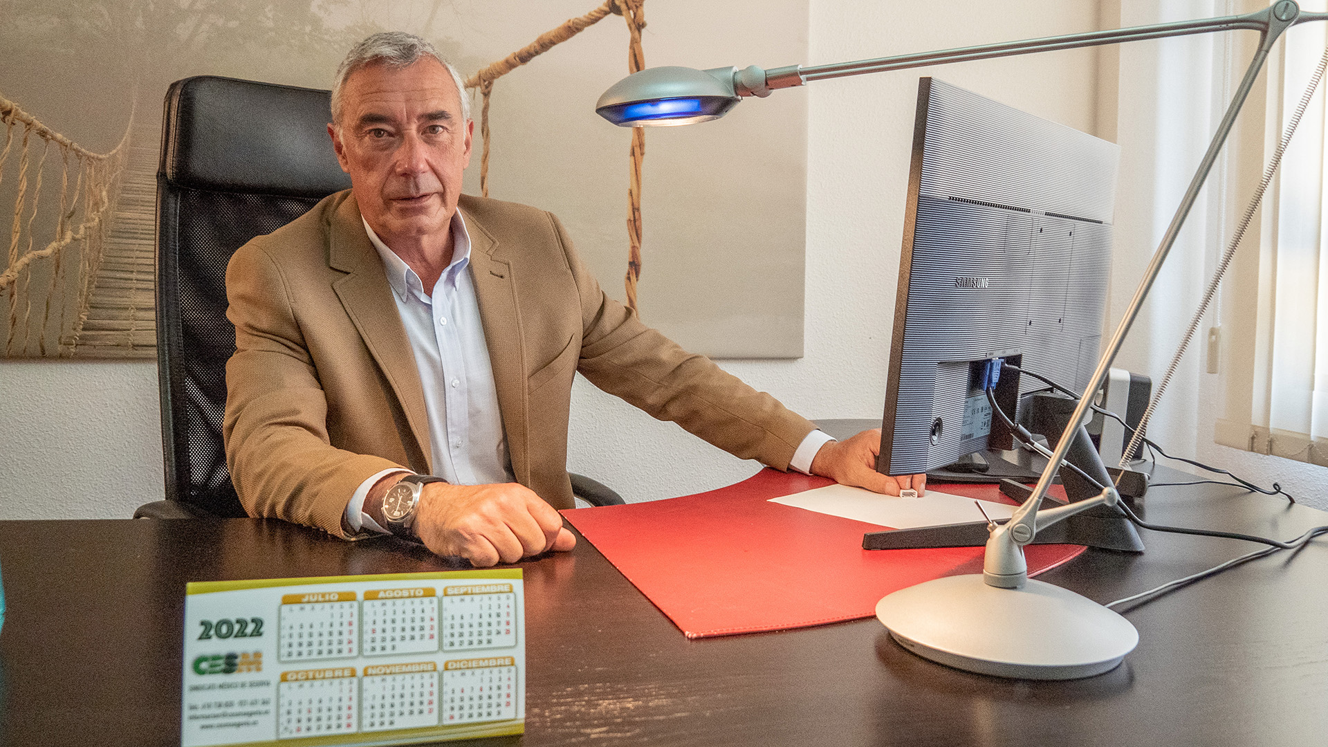 "¿Cómo vamos a dotar un segundo hospital si el que hay está infradotado?" 1 Miguel Marina está al frente del Sindicato Médico de Segovia (CESM) desde 2016. / NEREA LLORENTE