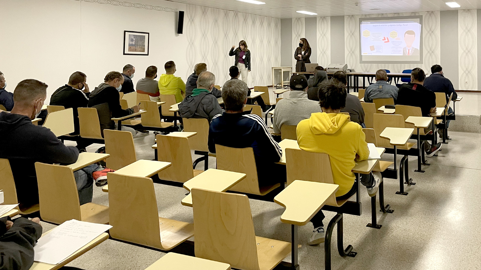 8 1 webEl taller se impartió la pasada semana a los internos del Centro Penitenciario de Segovia. / E.A.