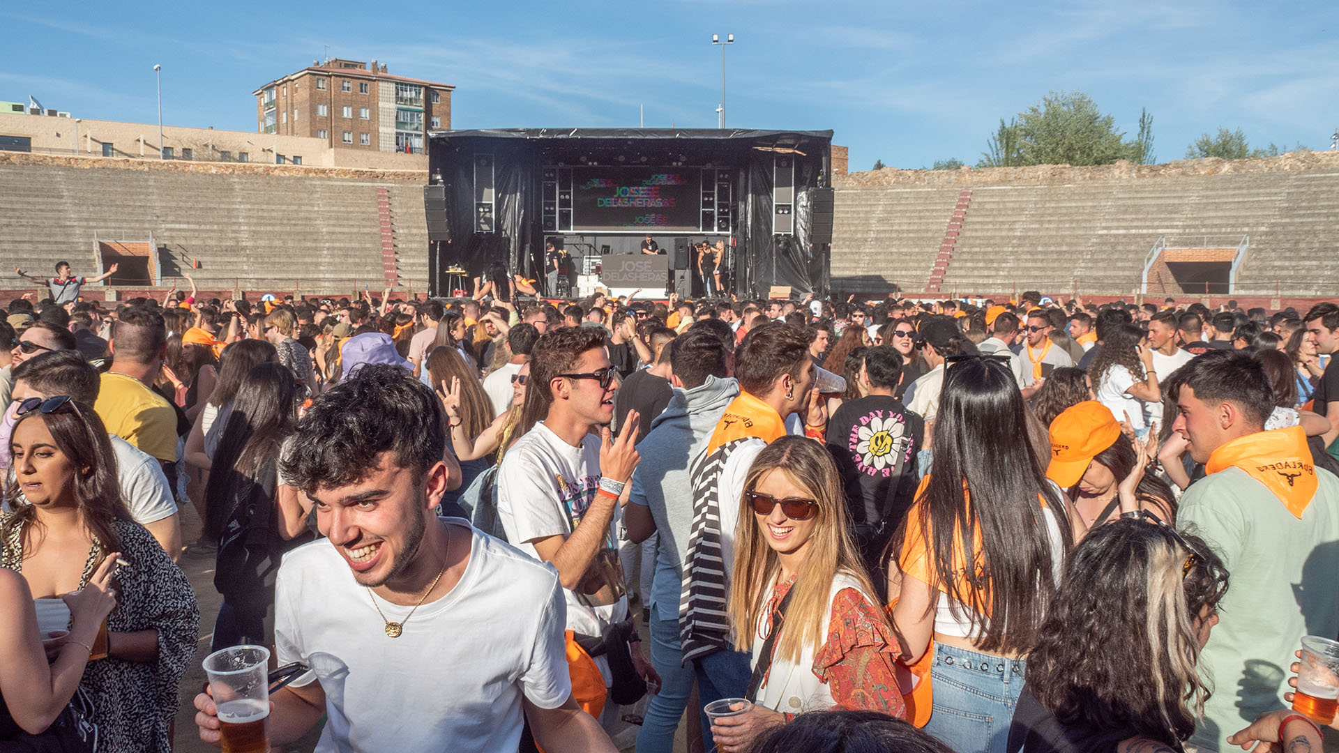 Durante toda la tarde la animación fue constante en la plaza de toros. / Nerea Llorente
