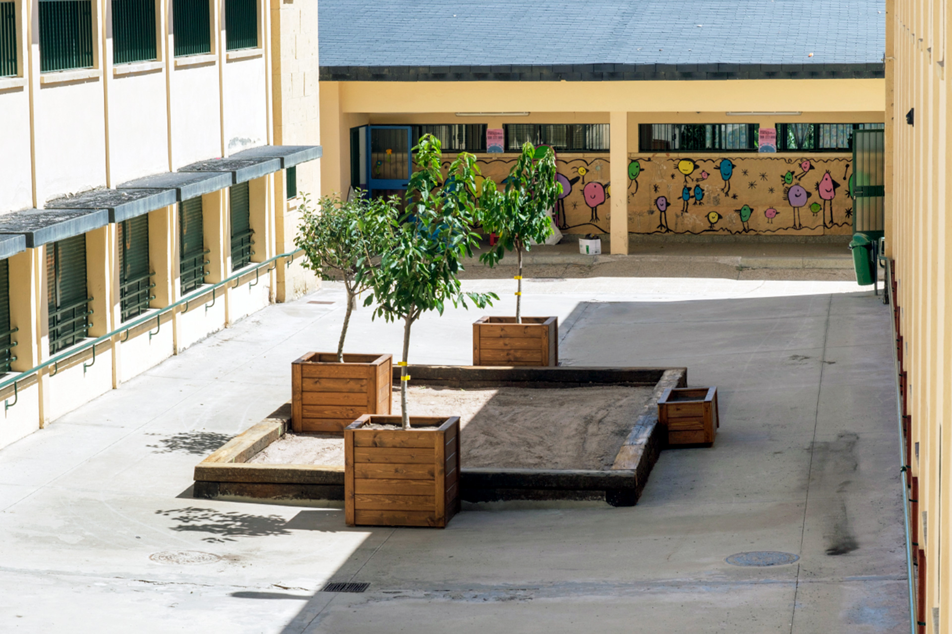 Patio escolar del centro de Educación Infantil y Primaria Fray Juan de la Cruz, en la capital segoviana. / KAMARERO