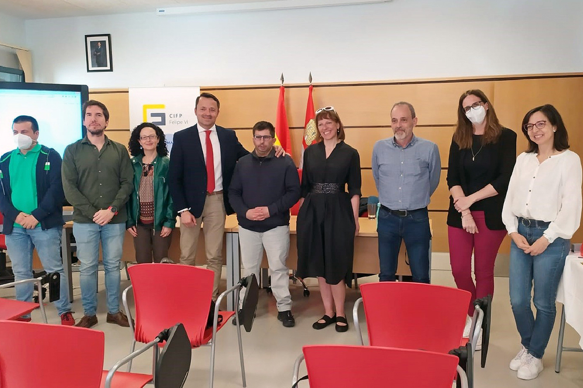 Andrés Martín, profesores y directivos de Educación y de la Cámara. /EA