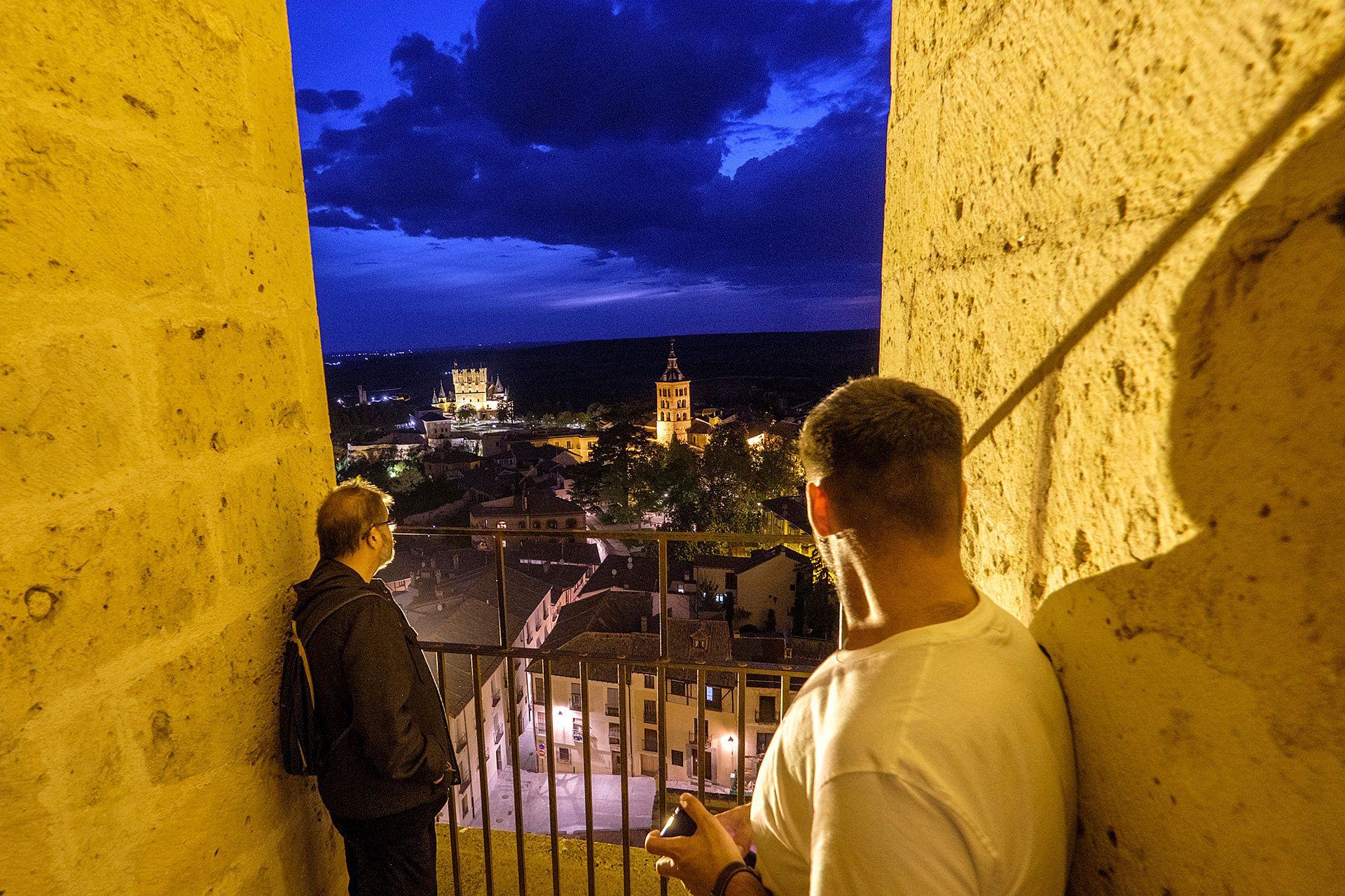 La visita a la Catedral permite conocer la torre y disfrutar de privilegiadas vistas nocturnas de la ciudad. / KAMARERO