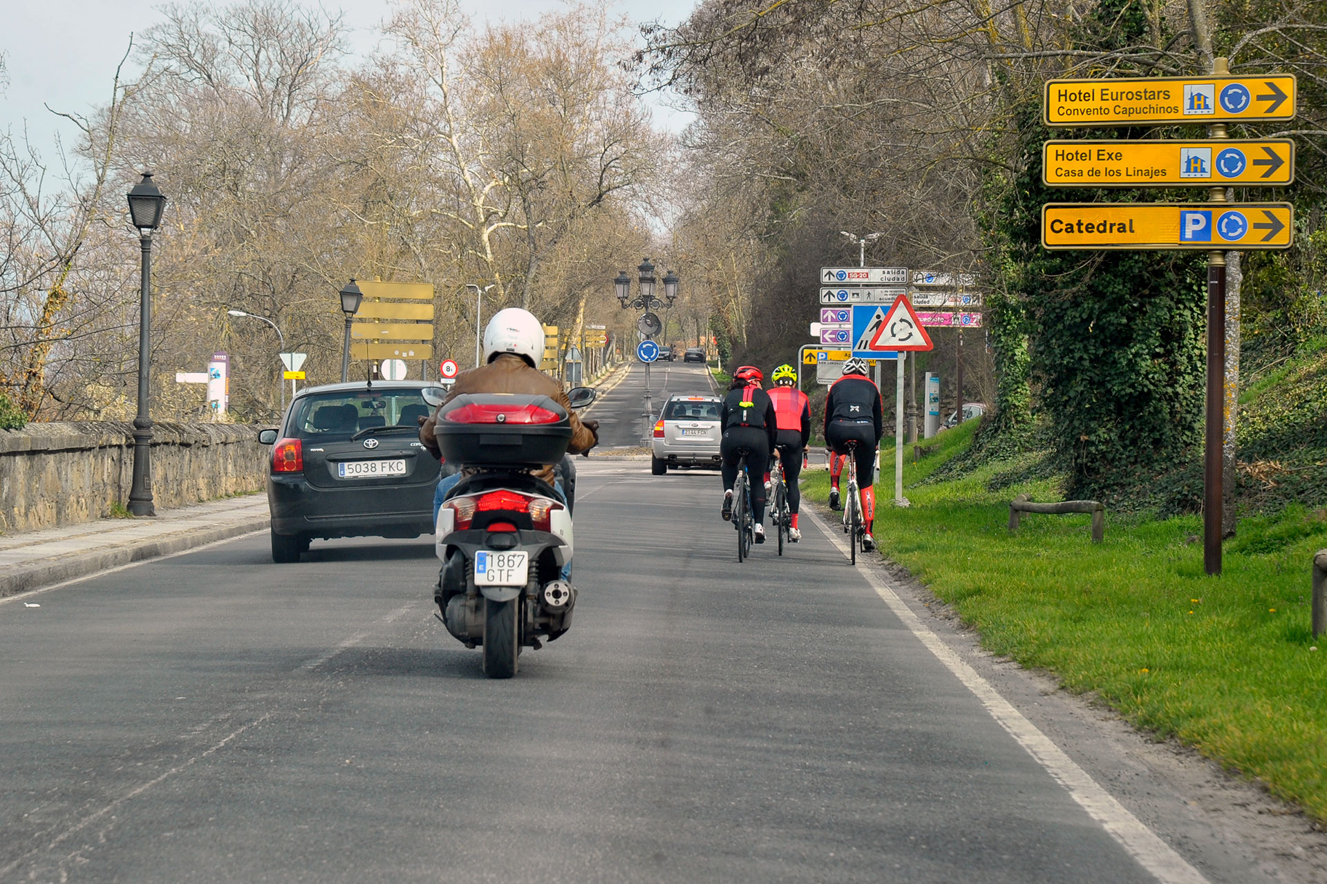 Ciclistas Carretera Calle Santo Domingo Guzman KAM9576
