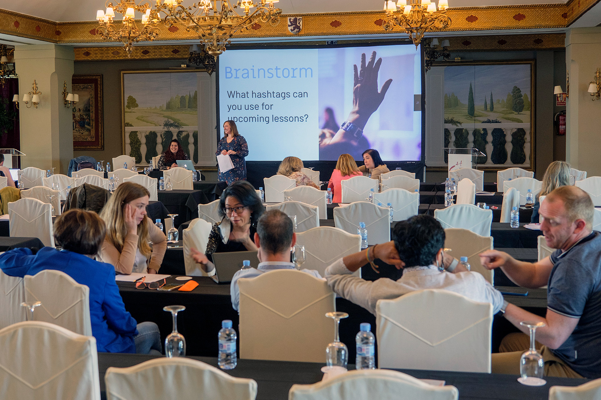 Congreso de Bilingüismo de cooperativas de enseñanza, celebrado en el Hotel Cándido. / KAMARERO