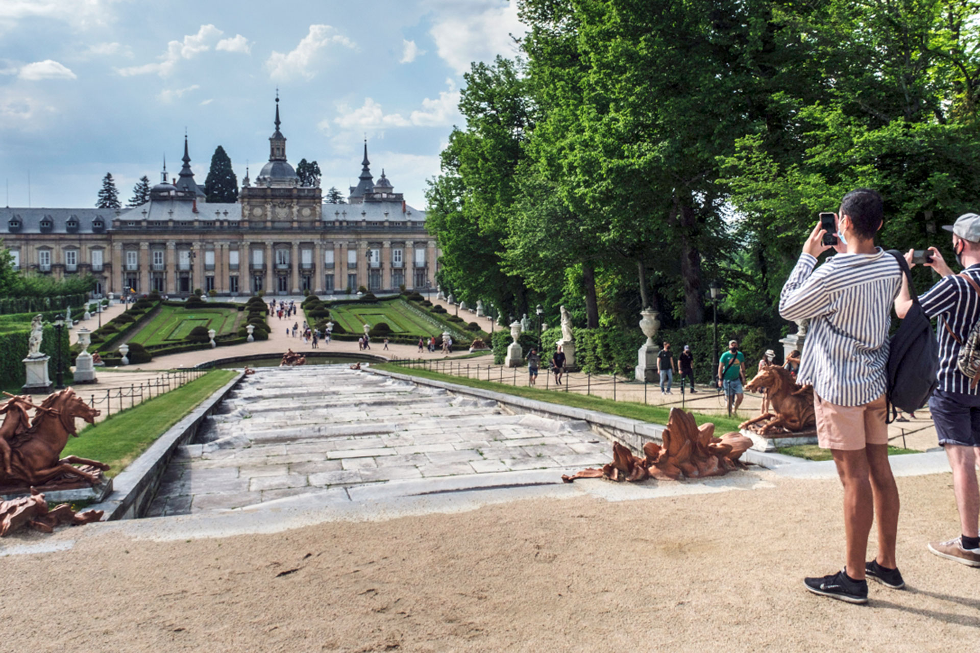 El Palacio Real de La Granja es fotografiado y pintado por miles de personas. /KAMARERO