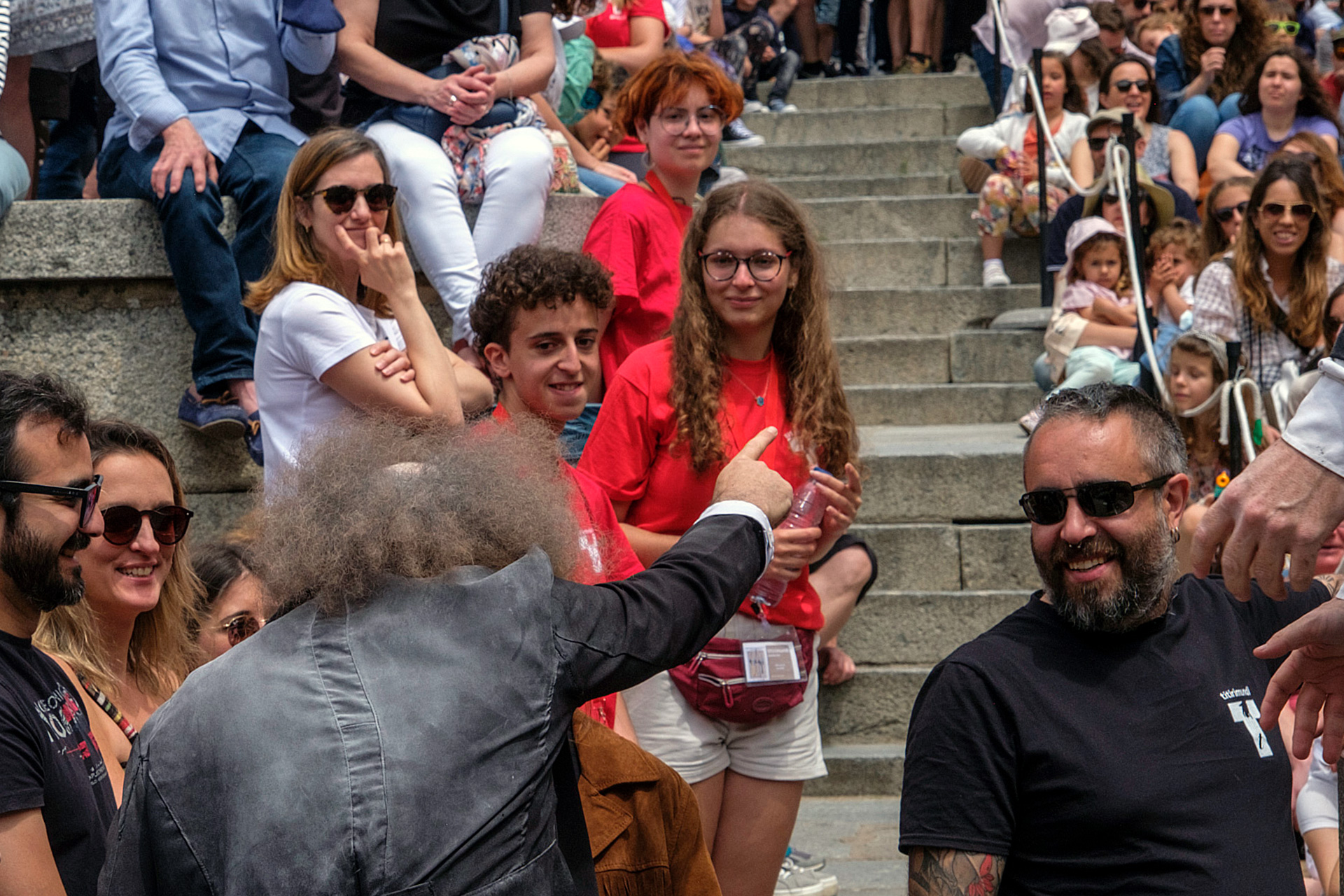 Voluntarios, en Titirimundi. / KAMARERO