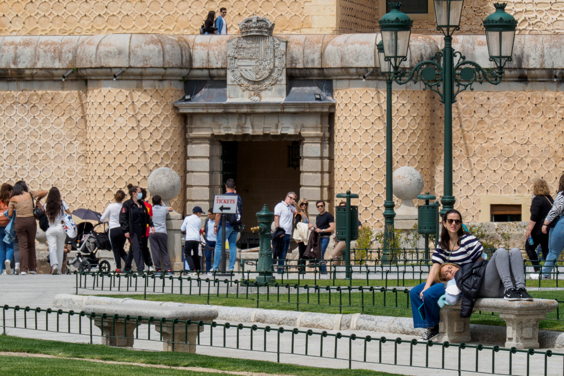 El puente cumple las expectativas del turismo y la ocupación roza el lleno 1 Turistas Alcazar KAM4825