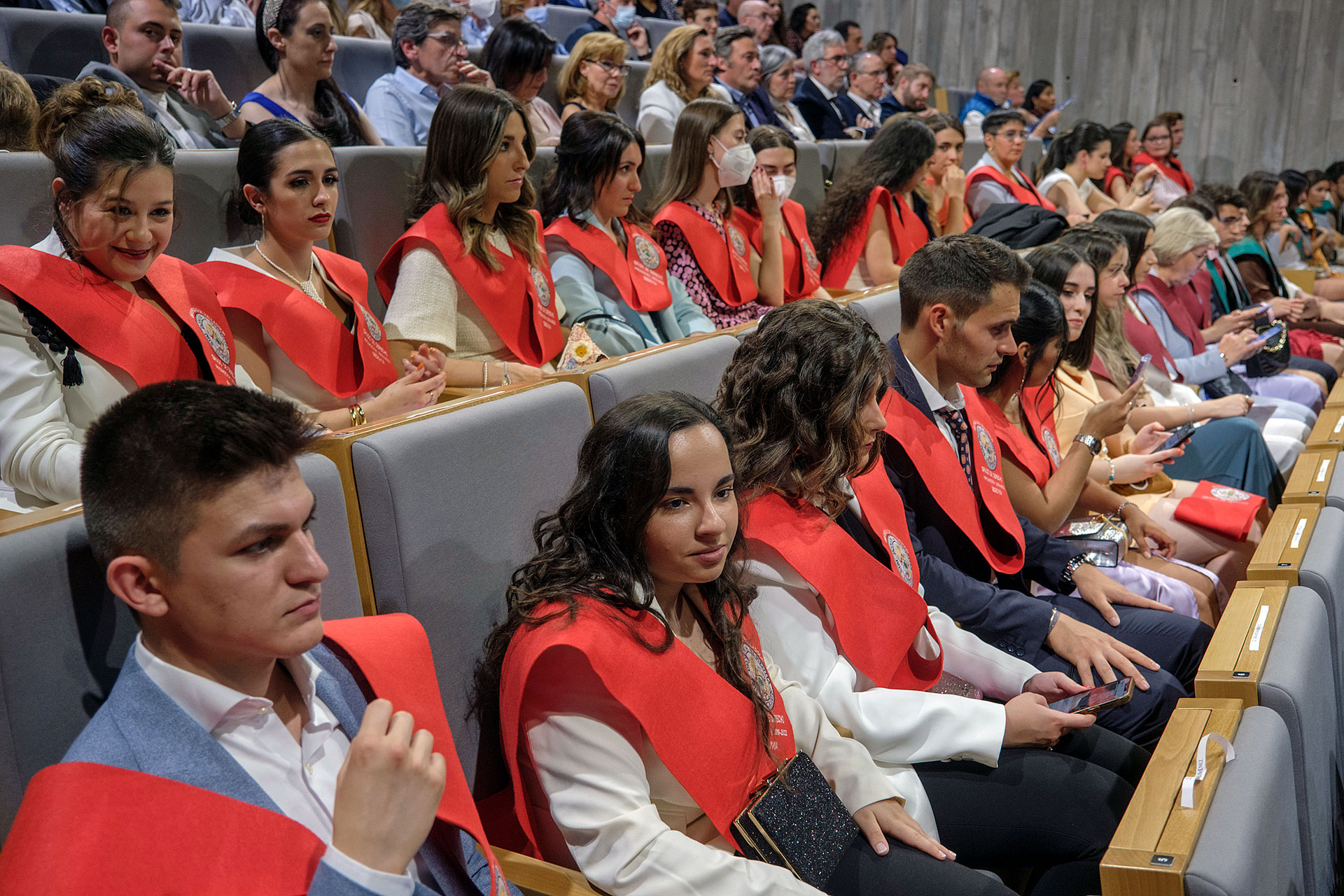 UVA Graduacion Administracin Direccion Empresas Turismo Derecho KAM2327