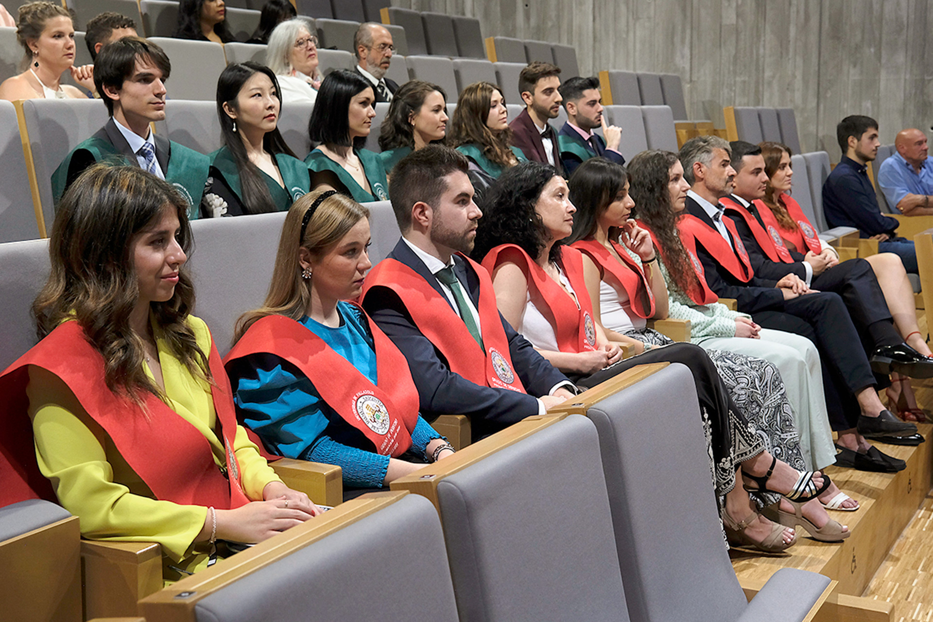 Los 17 egresados presentes representaron a todos los compañeros de la séptima promoción. / KAMARERO