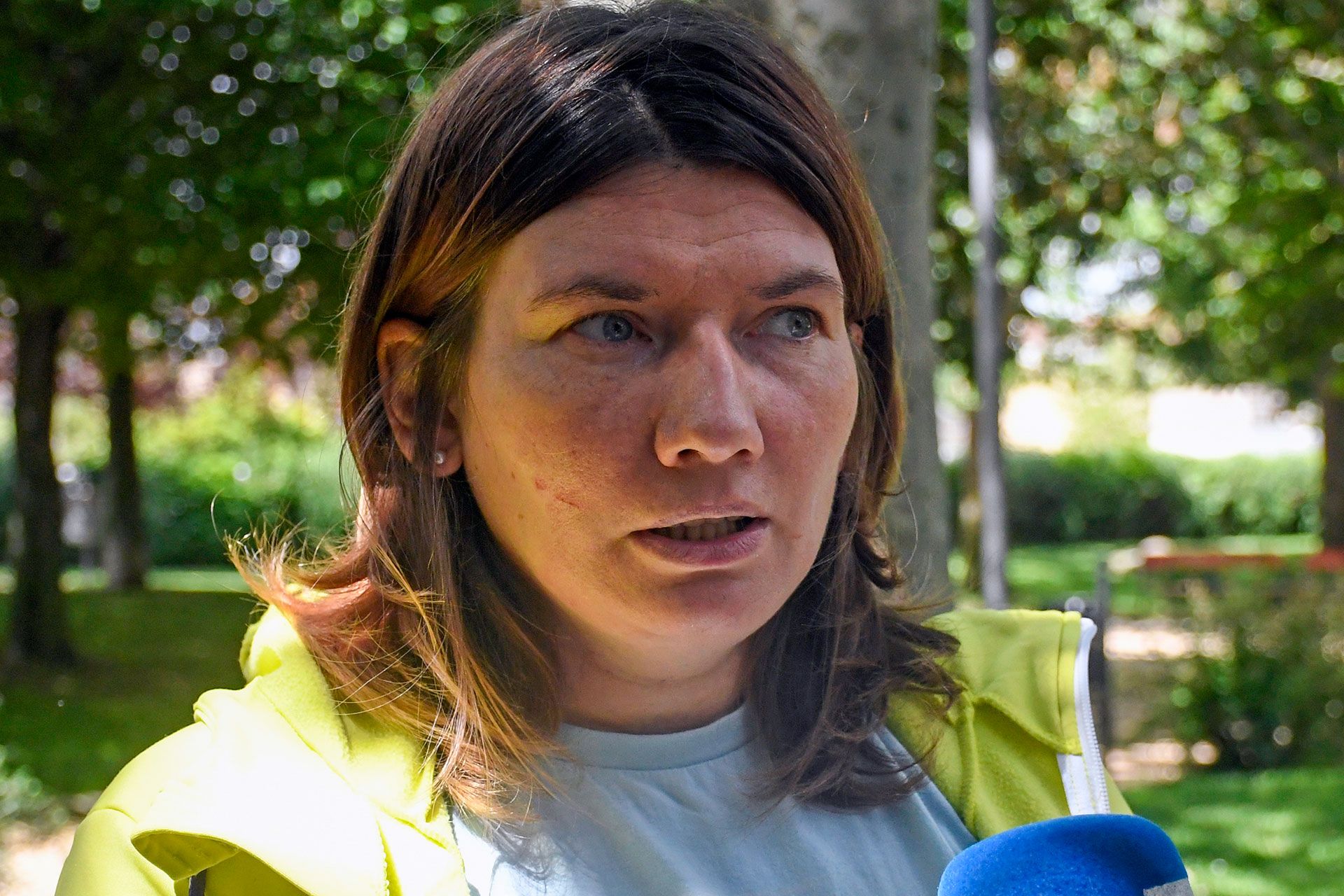 Hallar en Segovia la paz perdida en Kiev 1 La madre de familia, Yana Syrik, en un momento de la entrevista. / PABLO MARTÍN