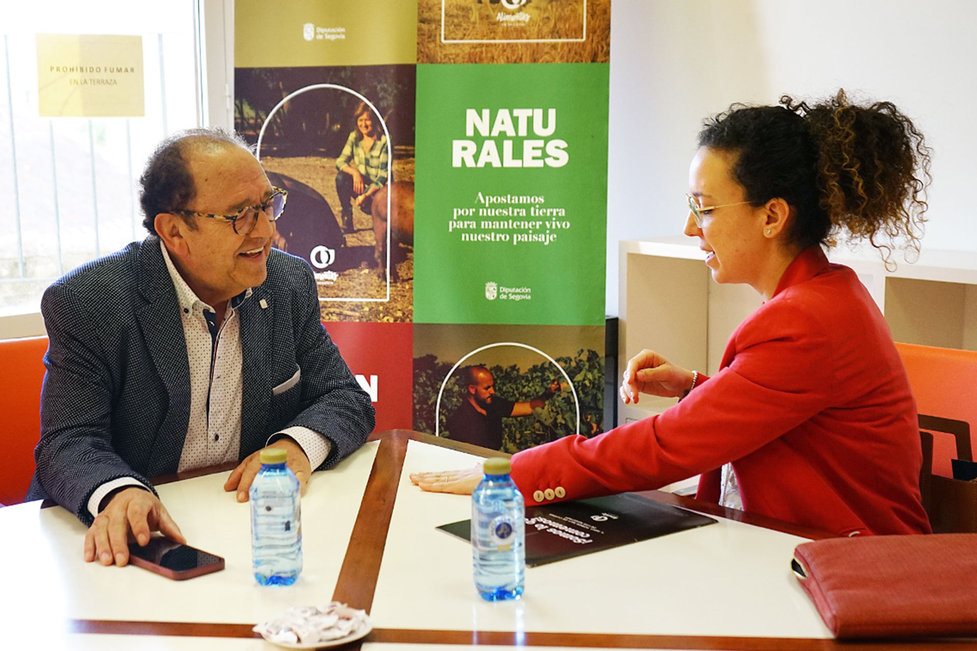 José María Ruiz y Noemí Otero, en la firma del acuerdo.