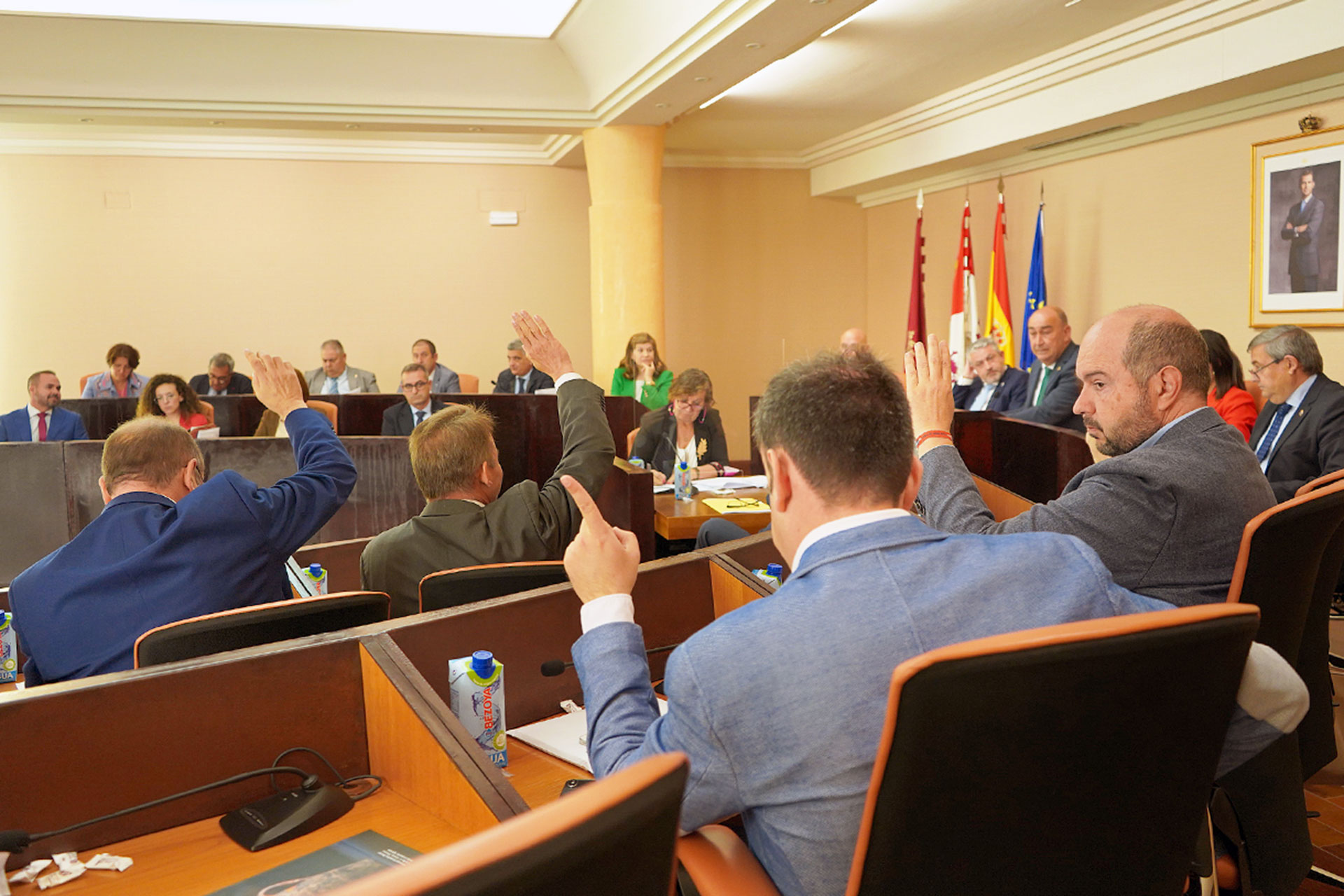Imagen de la corporación provincial, que ayer celebró el pleno de mayo. /E.A.