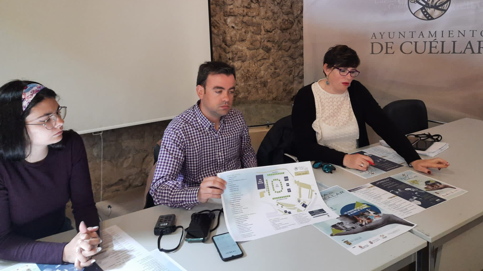 Alcalde y concejalas, en la presentación de la programación de la Feria Multisectorial. / J. GONZÁLEZ