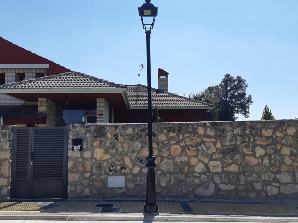 Obras de acerado y sustitución de luminarias en Parque Robledo. / EL ADELANTADO