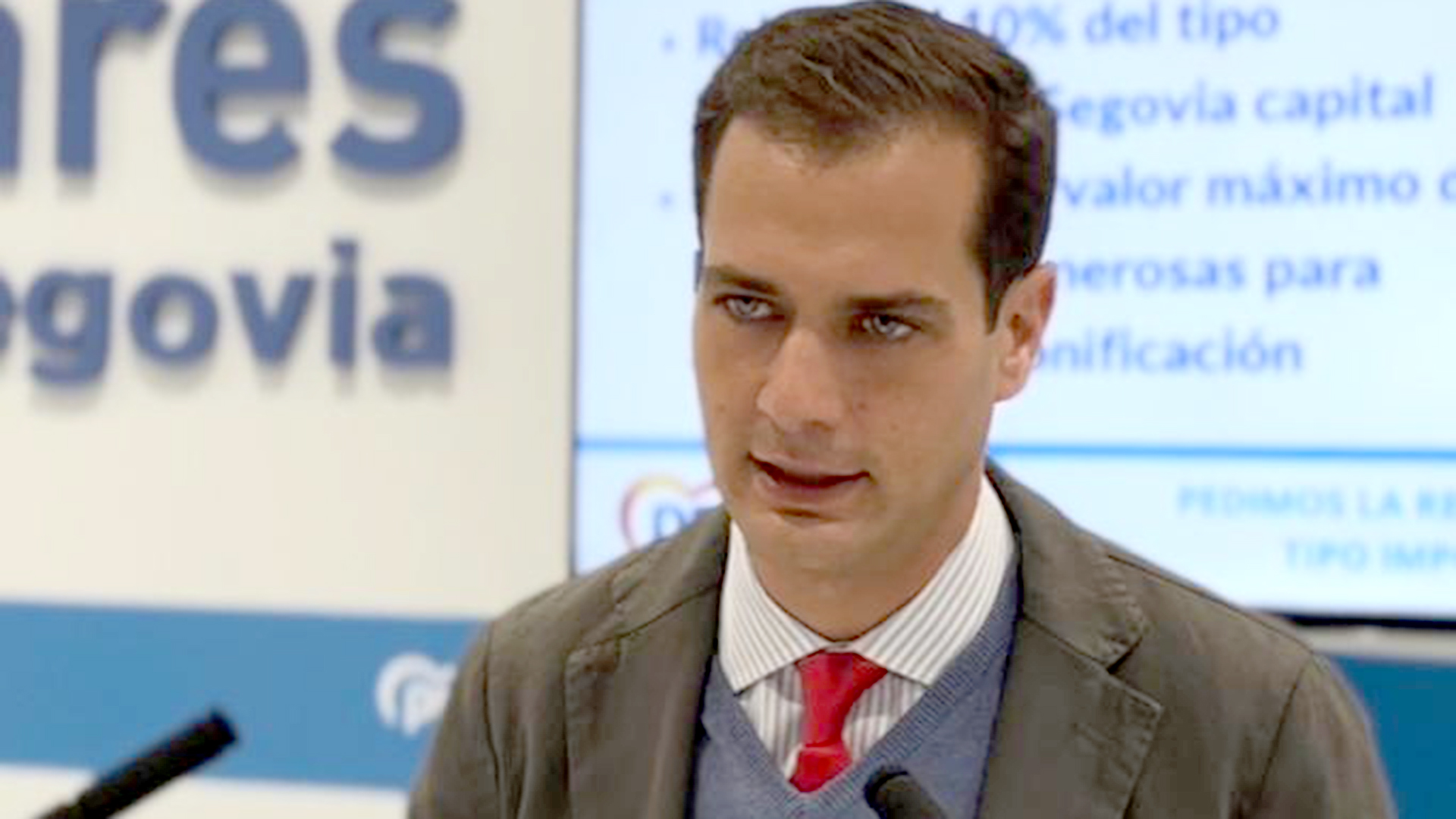 Pablo Pérez presentó la moción que llevará al próximo pleno. / EL ADELANTADO