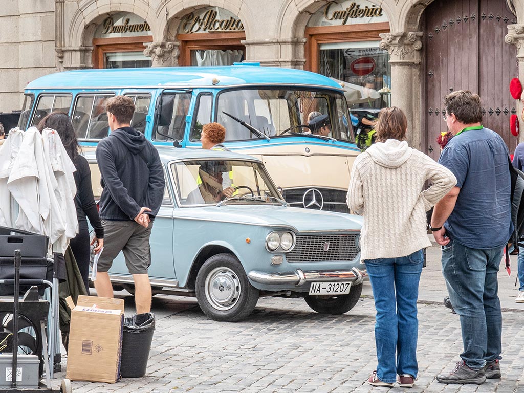 La Plaza Mayor acoge el rodaje de la película 'La voz del sol', con Carmen Machi y Karra Elejalde. / NEREA LLORENTE