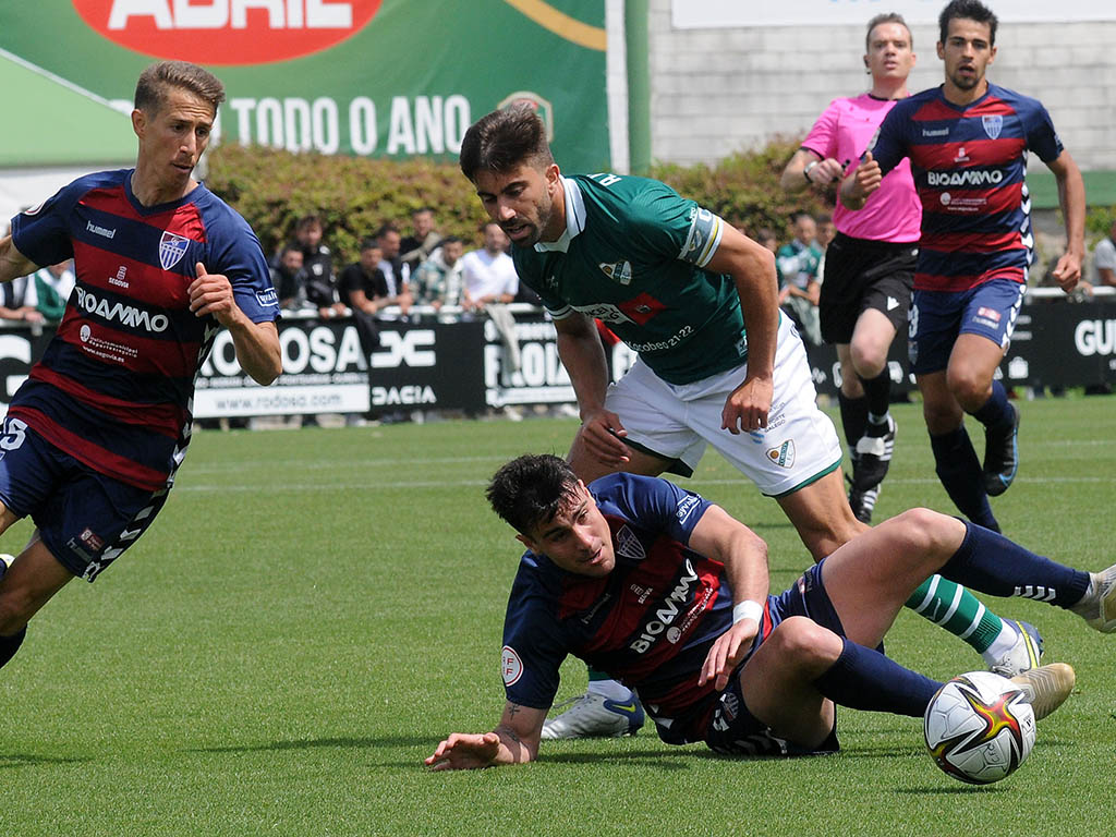 Encuentro entre el Coruxo y la Segoviana en Do Vao. / JUAN MARTÍN - GIMNÁSTICA SEGOVIANA