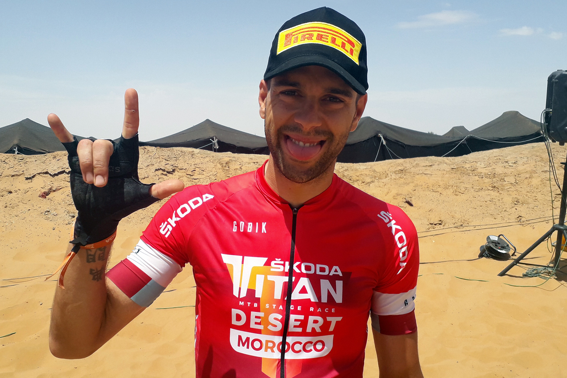 Francisco Herrero, tras concluir la penúltima etapa de la Titan-Desert./ EFE