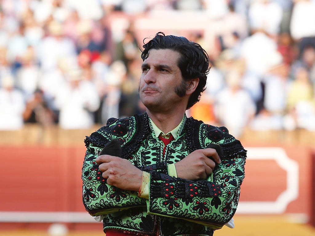 El torero Morante de la Puebla, con dos orejas en la Feria de Abril de Sevilla. / MAESTRANZA - PAGÉS