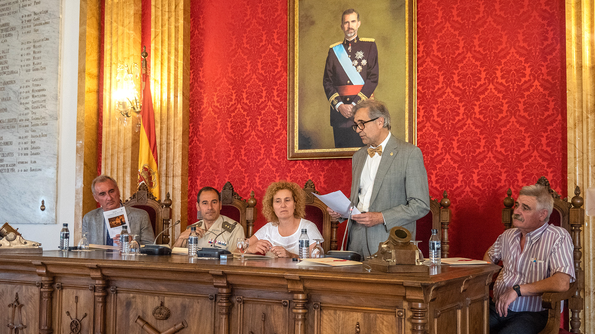 Director de la Fundación Villa de Pedraza y autoridades en la presentación oficial del evento.